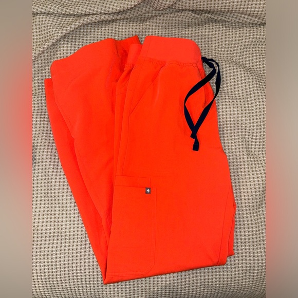 Figs High Waisted Isabel Wide Leg- Fiery Coral

Small/Tall - Picture 4 of 5